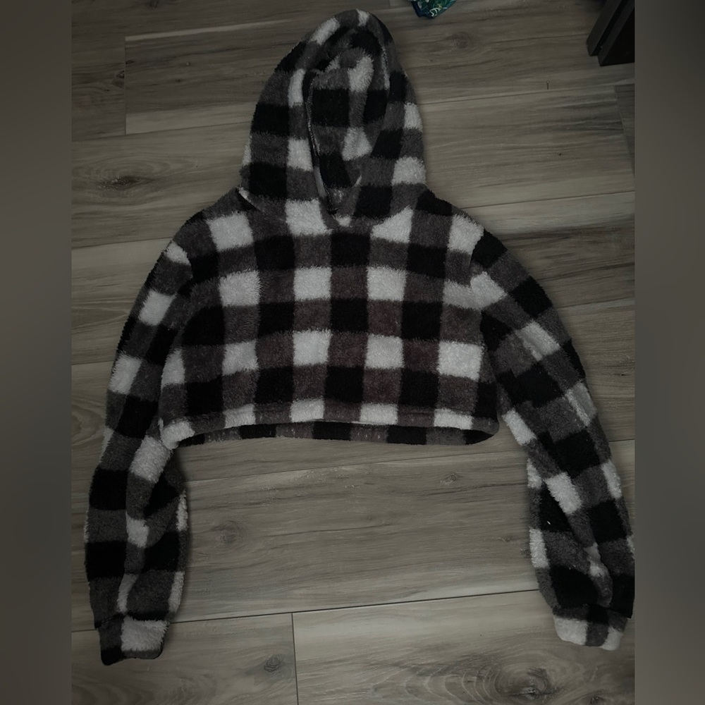 Cropped fluffy hoodie